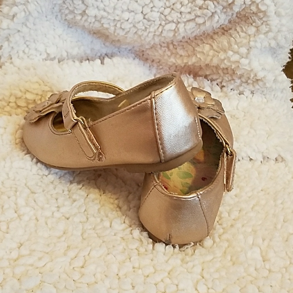 Shoes - Picture 4 of 6